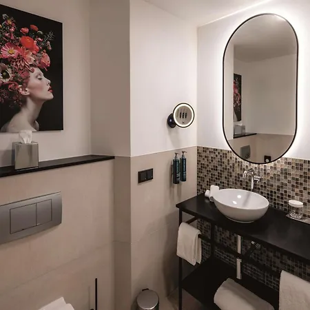 Готель Doubletree By Hilton Schweizerhof 4*
