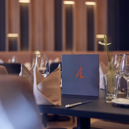 Doubletree By Hilton Schweizerhof מלון הנובר