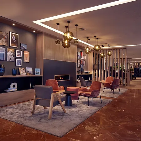 מלון Doubletree By Hilton Schweizerhof 4*