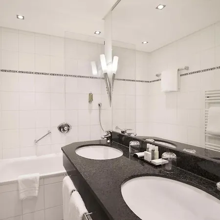 Doubletree By Hilton Schweizerhof 4* הנובר