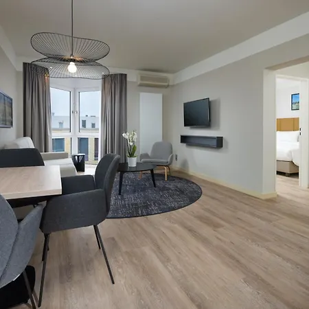 Doubletree By Hilton Schweizerhof מלון הנובר