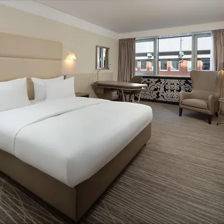 Doubletree By Hilton Schweizerhof מלון
